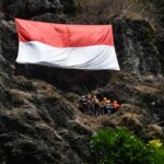 8 spot panjat tebing di Indonesia dengan alam indah memukau