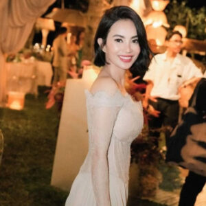 5 Potret Cantik Dearly Djoshua, Wanita yang Diduga Pacar Baru Ari Lasso