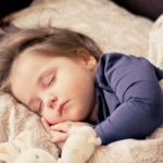 7 Manfaat tidur siang untuk tumbuh kembang anak